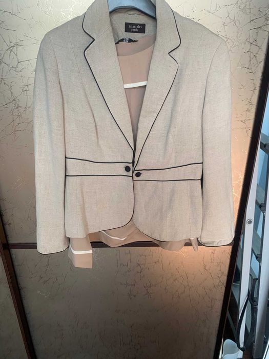 Продавам елегантно ленено сако