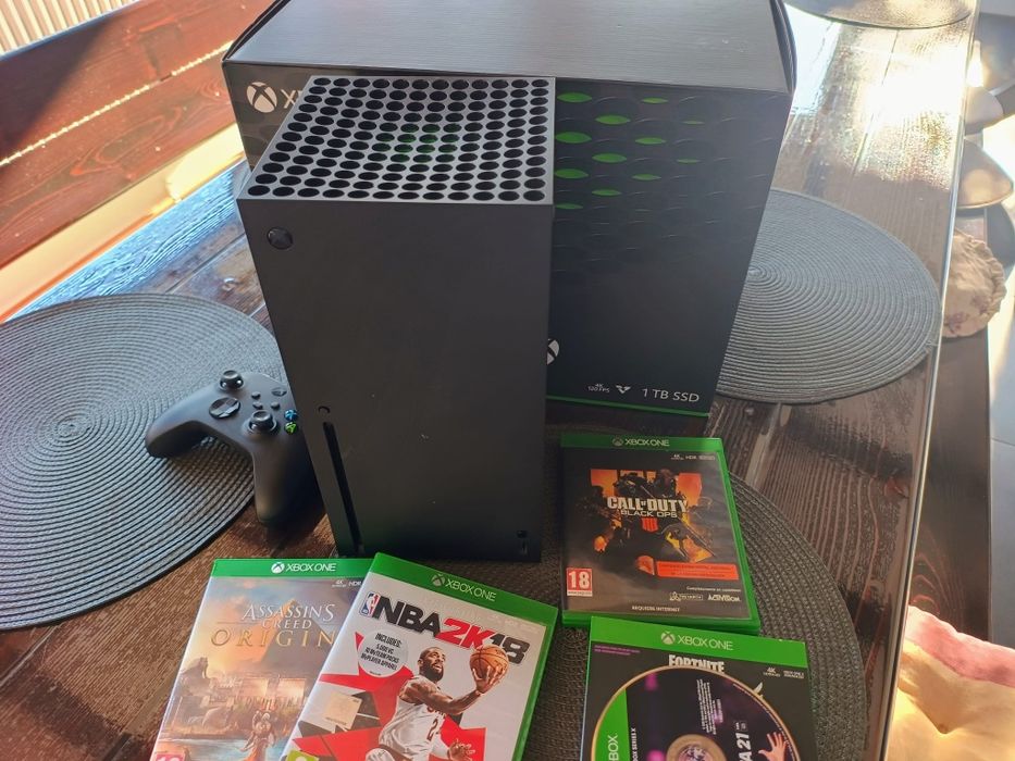 Vând Xbox series X 1t +Controller+4 jocuri