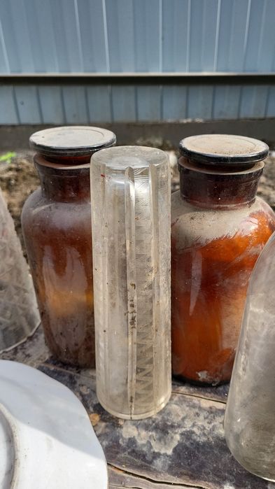 Вазы хрустальные , бутылки,  графины и прочее