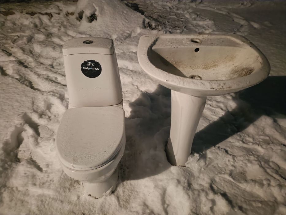 Продается б/у унитаз с бачонком и раковина в хорошем состоянии