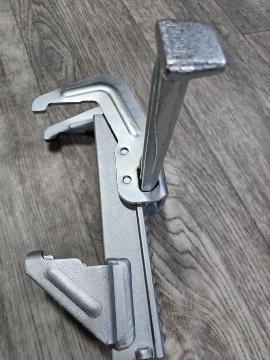 Телескопические стойка и опалубка