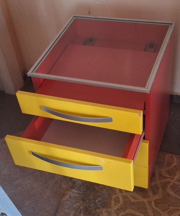 Шкафче с четири чекмеджета