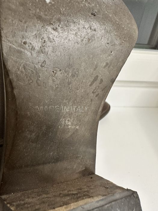 Кожени ботуши номер 39