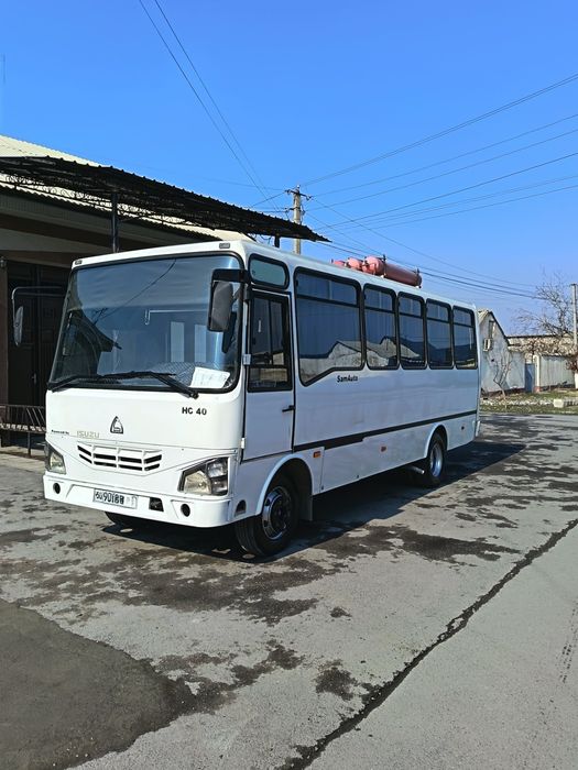 Avtobus Isuzu Hc40