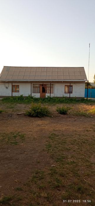 Xovli uy sotiladi 10 sotx Oxongaron tumani Ubaid qishlogi