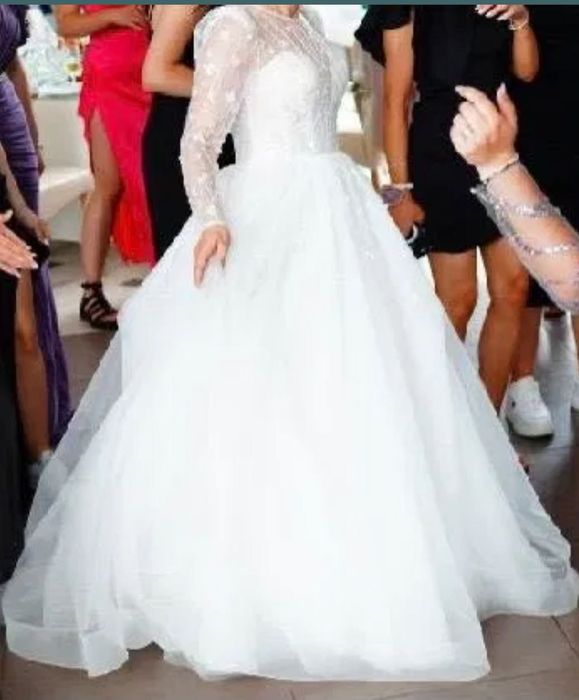 Rochie de mireasa, material din Dubai