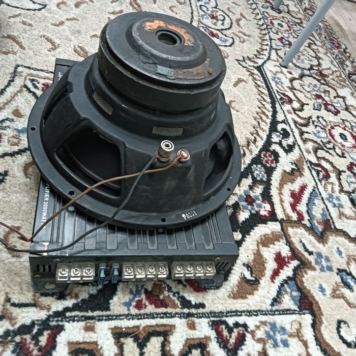 Продам усилок с динамиком