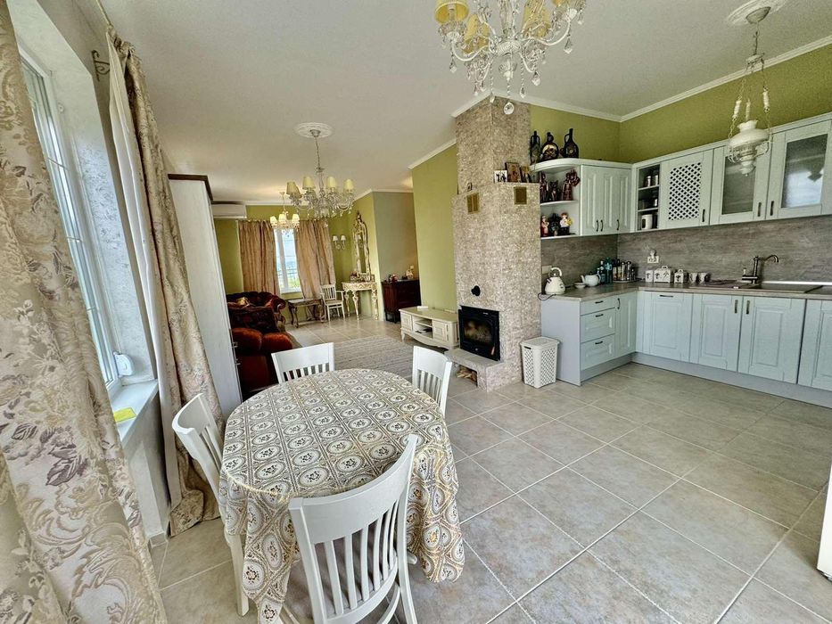 Продава се Къща в Бургас, Център - 211 кв.м за 1564 €/кв.м - Снимка #14