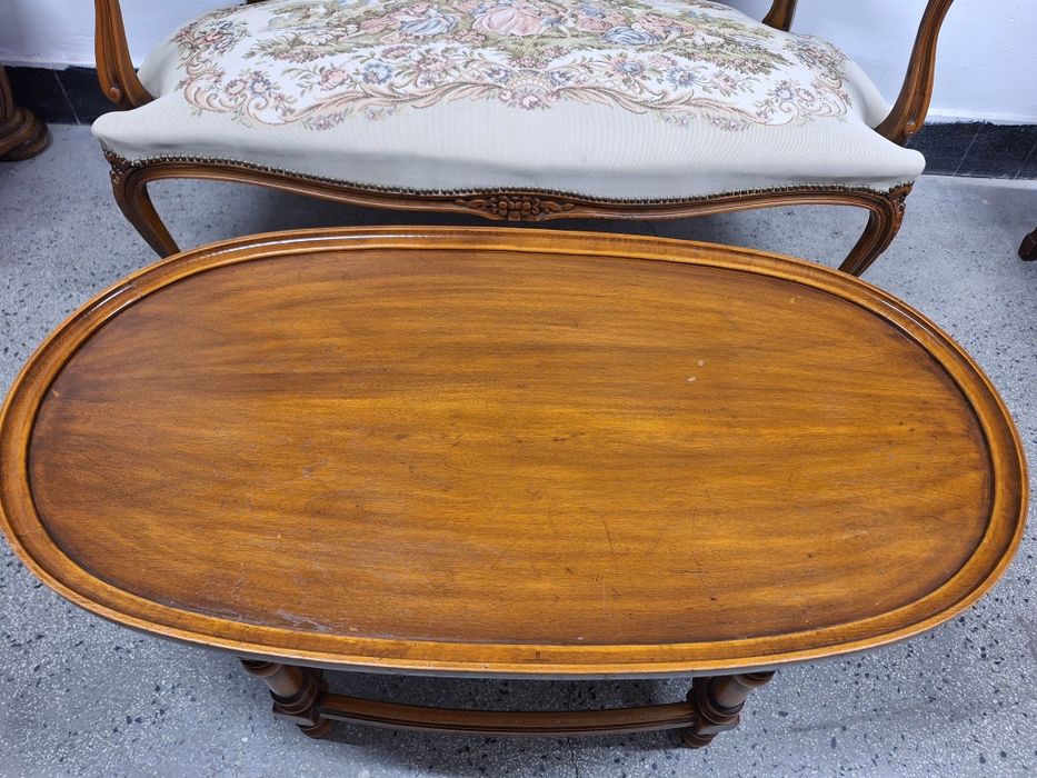 Винтидж маса за всекидневна