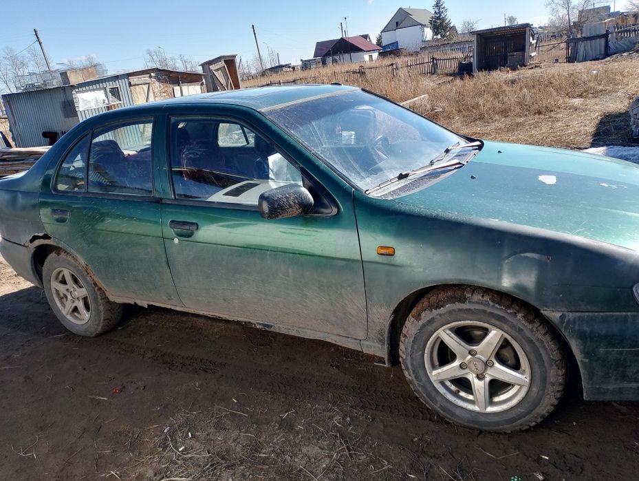 Продам Ниссан на запчасти