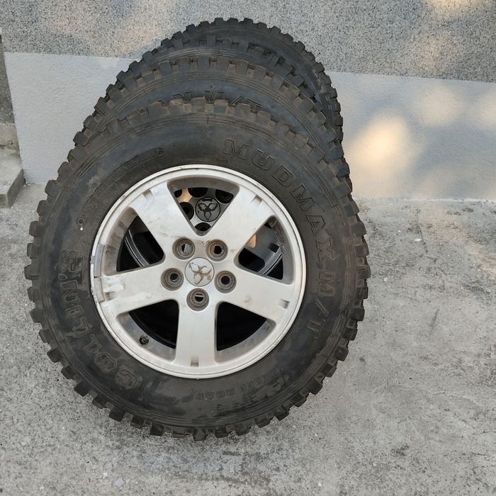 Гуми  215 75 16 без жанти