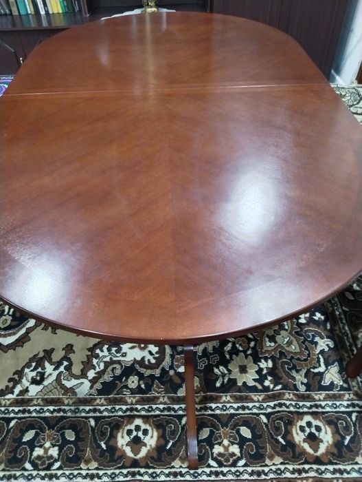 Продам гостиный стол