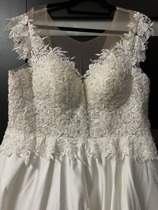 Rochie de mireasa ,