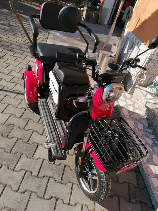 Vând tricicleta ARORA