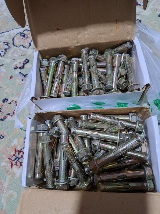 Анкерный болт под гайку