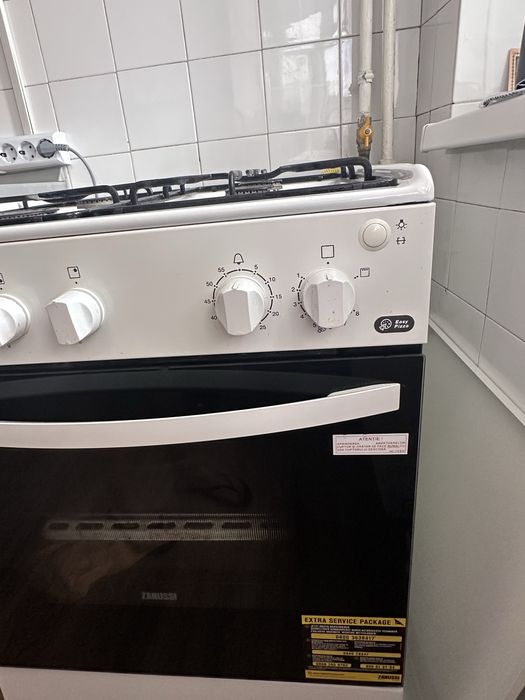 Aragaz Zanussi pe gaz – grill + rotisor