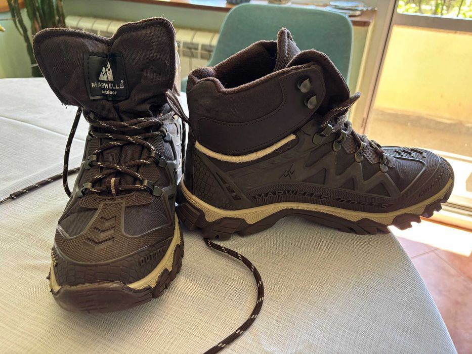 Спортни високи обувки