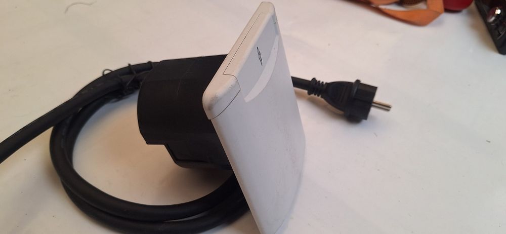 Кутия за захранване и преход кабел на кемпер/каравана