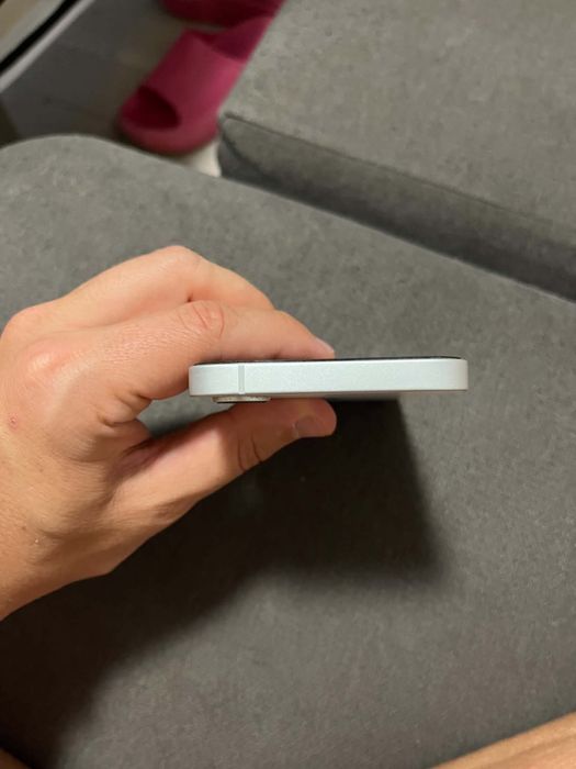 Продавам Iphone 16e