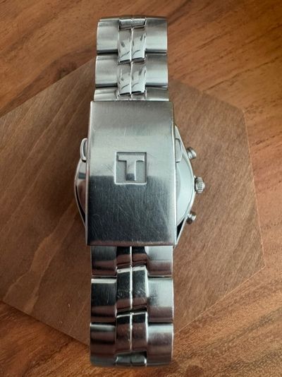 Продавам часовник Tissot в перфектво състояние
