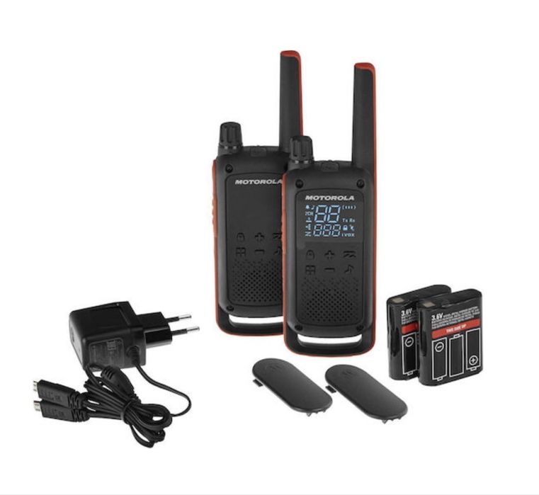 Motorola T82 – Комплект 2 бр. радиостанции (Walkie-Talkie) Като нови