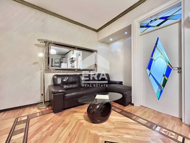 Продава се Тристаен апартамент в София, Медицинска академия - 76 кв.м за 3816 €/кв.м - Снимка #2