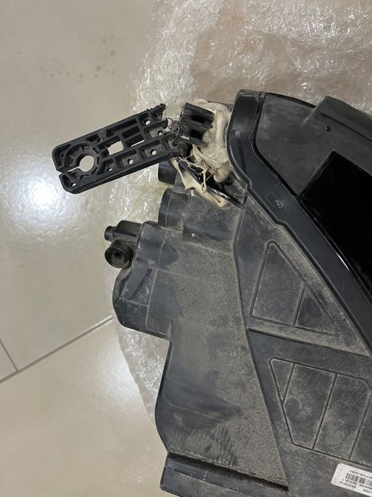 Передняя левая фара от BYD Champion 2023.