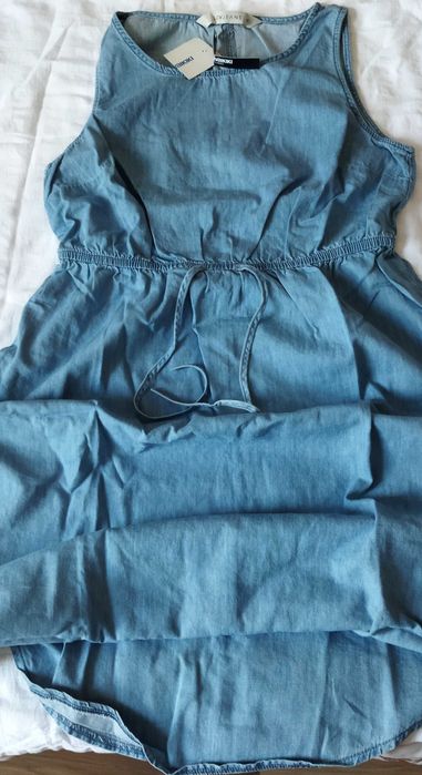 Продавам рокля деним