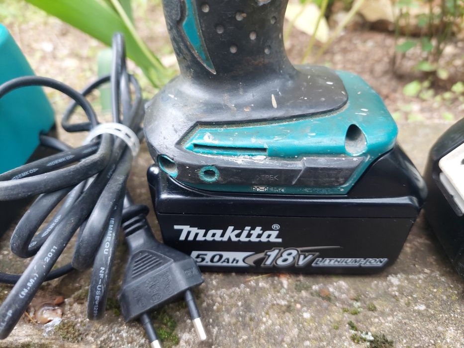 Винтоверт  Makita и електрически верижен трион  Makita UC4030 A