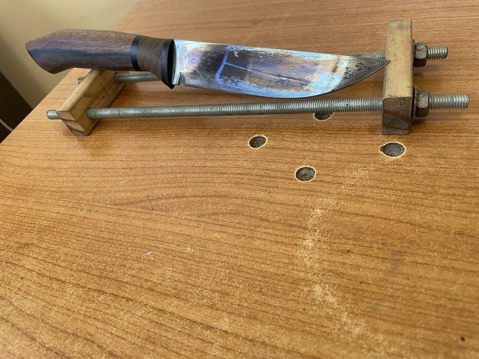 Продавам нож ръчна изработка от стомана 65 г