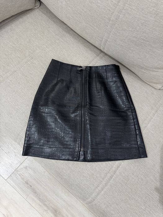 Кожанная юбка stradivarius, размер xs-s