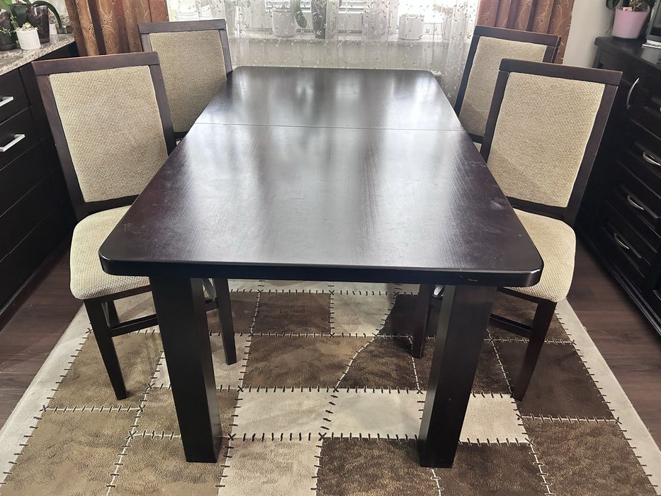 Масивна маса с 6 стола