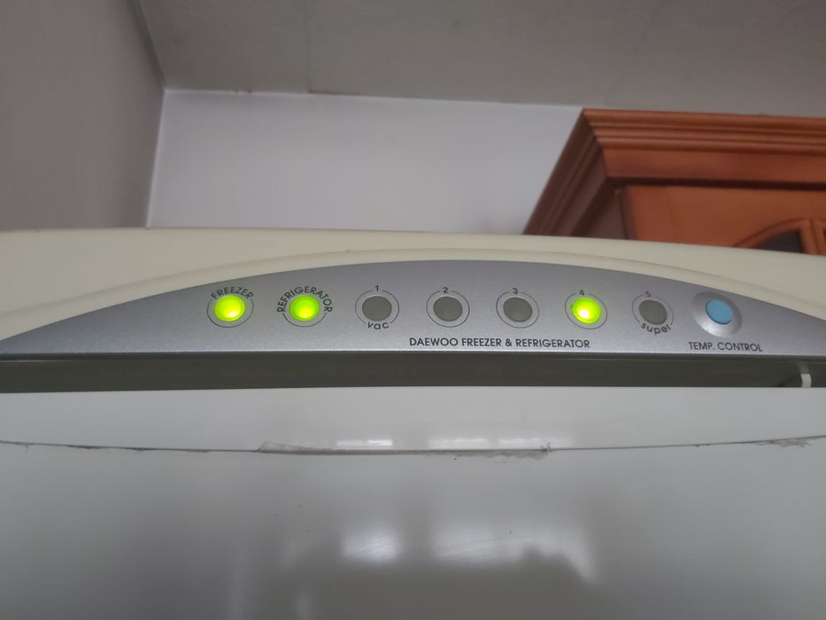 Хладилник с фризер Daewoo
