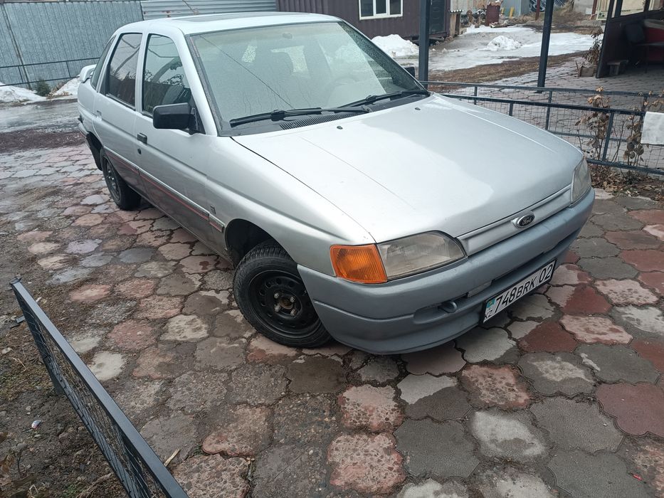 Автомобиль на ходу без вложений