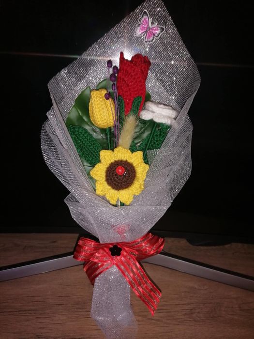 Flori croșetate manual, unicat, în ghivec