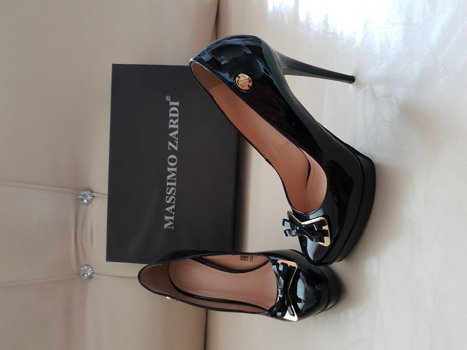 Дамски сандали на Versace и на Massimo Zardi