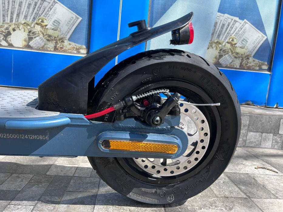 Trotineta Electrica Ducati PRO I MAX – Performanță urbană redefinită