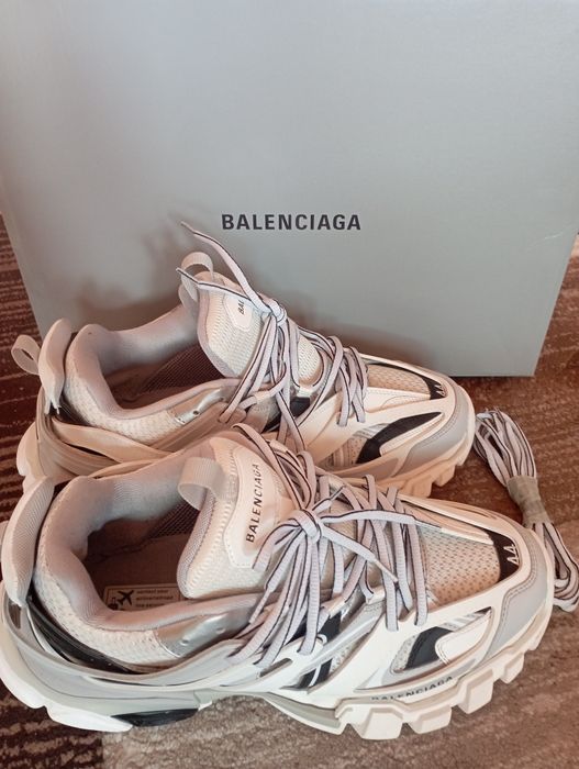 Balenciaga track led