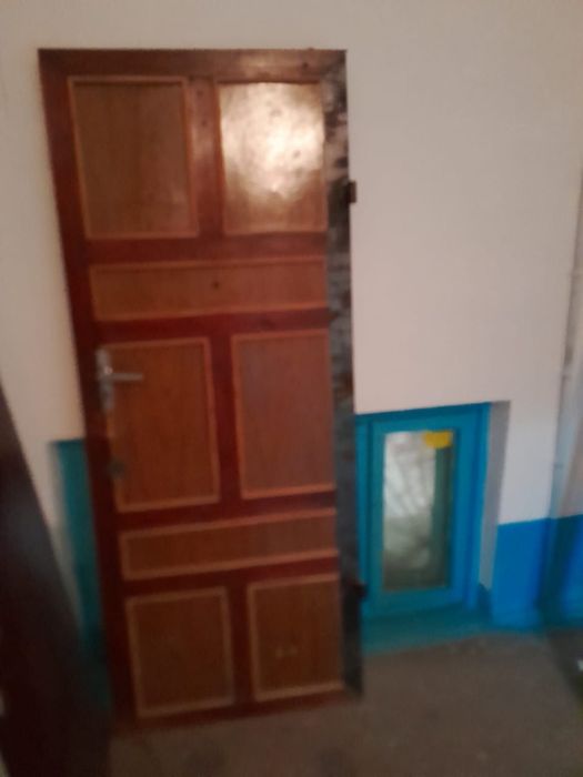 Продам входную дверь б/у . Срочно!!!