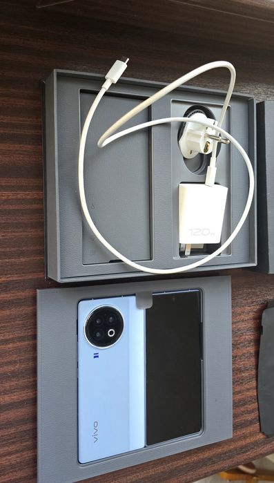 Vivo X Fold 2 в отличном состоянии