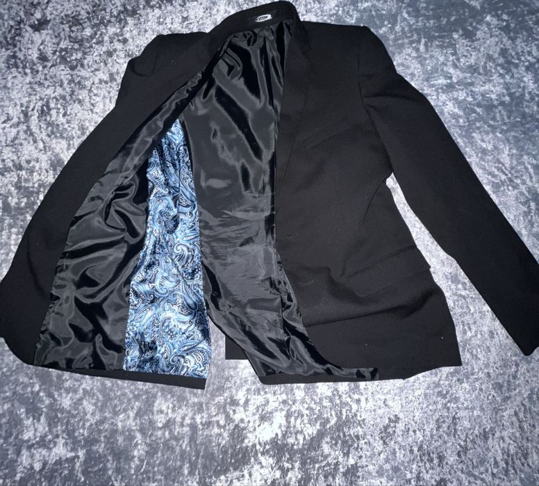 Costum negru simplu