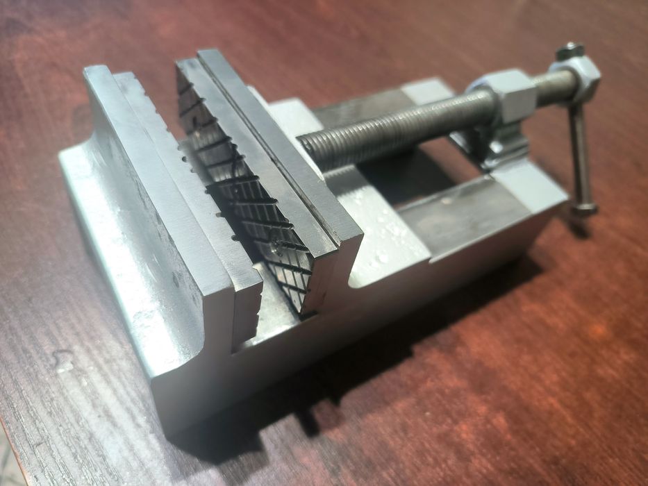 Станочные тиски.