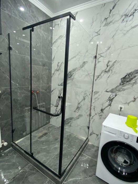 Стеклянные душевые кабины