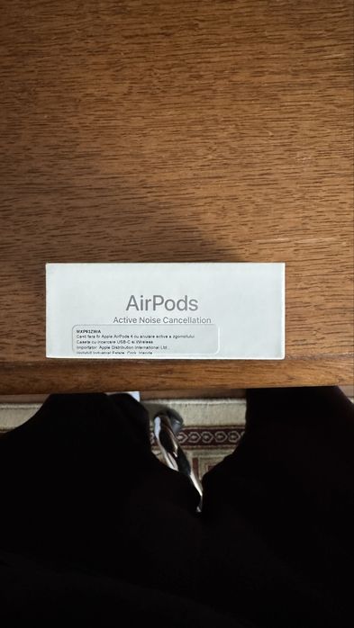 Vând căști Airpods generația 4 ANC încă în garanție