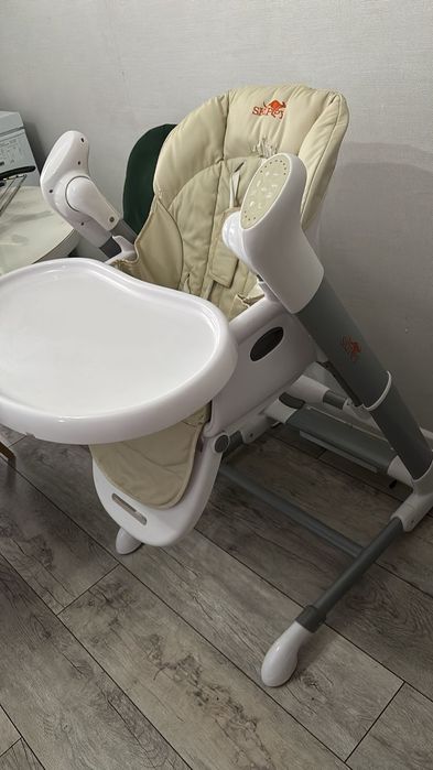 Продам универсальный стульчик для кормления.