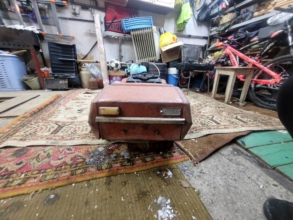 Продам педальная машинку