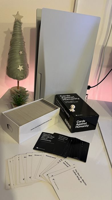 Joc de societate-Cards Against Humanity 600 Carti