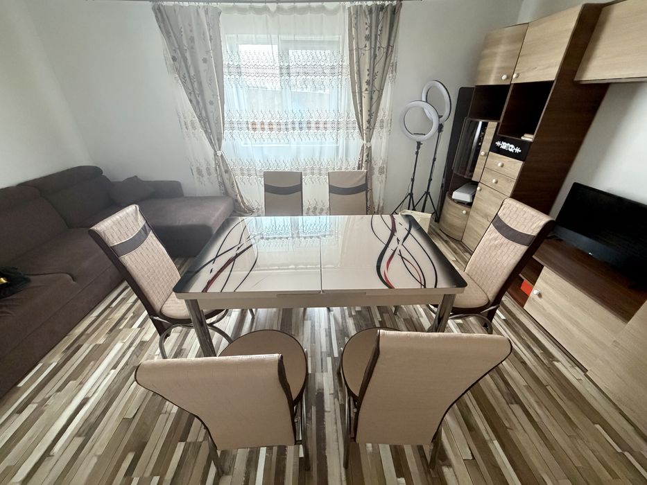 Masă de bucătărie extensibilă + 6 scaune – design modern