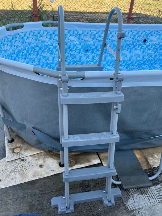 Vând piscină plus accesorii