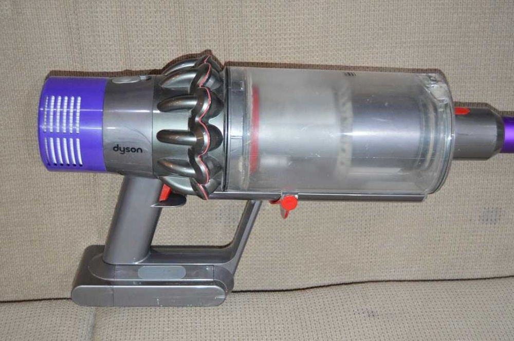 Aspirator vertical Dyson V10 Cyclone Putere mare, accesorii incluse